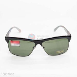 Light cool Sunglasses with green mirror