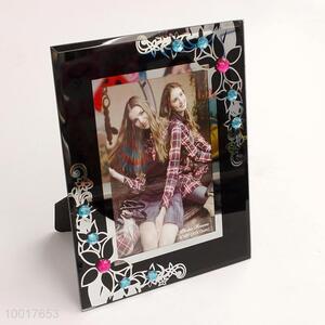 Black glass photo frame with flower pattern