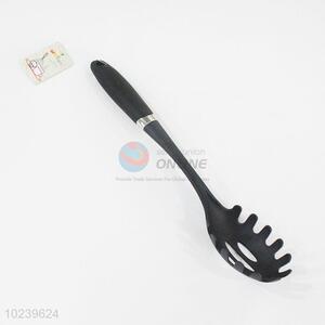 New arrival black plastic spaghetti spoon/rake
