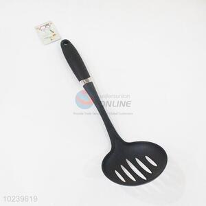 Promotional kitchen black plastic leakage ladle
