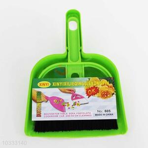 Green plastic dustpan and brush/broom set