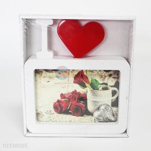 Factory Direct Love Heart Design Plastic Photo Frame for Home Decor