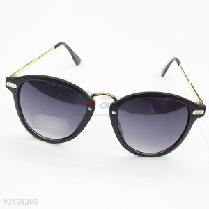 Direct Factory Black Lens Fashion PC Sunglasses for Vacation