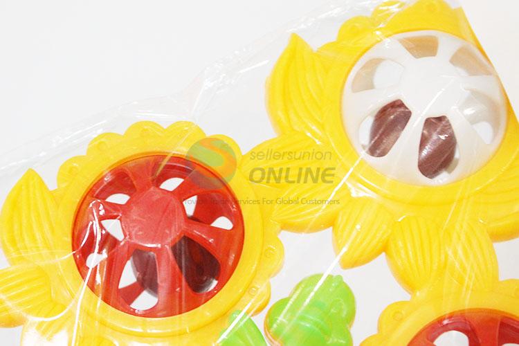 China Factory Plastic Baby Rattle Toys with Flower