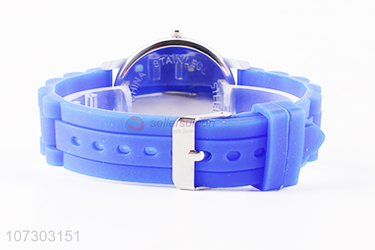 Latest Soft Silicone Watchband Fashion Men Wristwatch