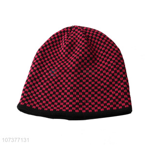 Good price red dotted pullover hat outdoor knitted hat