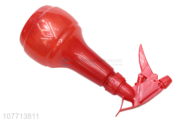 Good Quality Red Plastic Spray Bottle Garden Watering Can