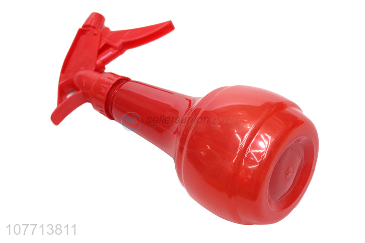 Good Quality Red Plastic Spray Bottle Garden Watering Can