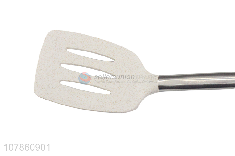 Low price wholesale three-hole shovel household kitchen spatula