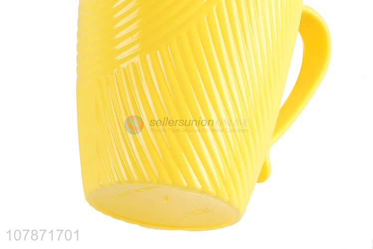 Factory direct sale solid colour plastic drinking cup with lid