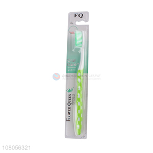 Yiwu export green plastic toothbrush portable travel toothbrush