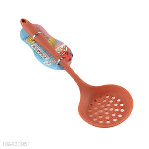 Factory price food grade silicone slotted ladle cooking skimmer with long handle