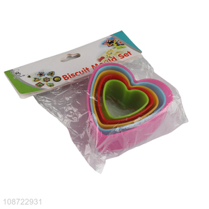 Hot selling 5 pieces multi-size heart shape plastic cookies cutters