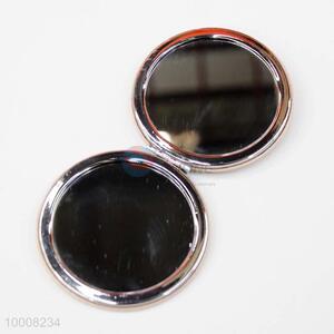 Round Fashionable <em>Cosmetic</em> <em>Mirror</em> With Heart Pattern