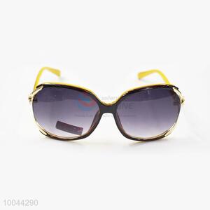 High Quality Yellow Color Fashion PC Sunglasses