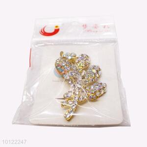 China Factory Crystal Brooch for Garment Decoration