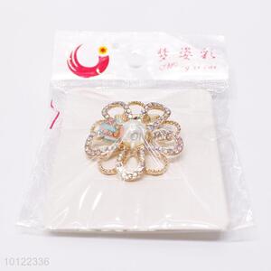 Flower Shaped Rhinestone Brooch Pin with Pearl
