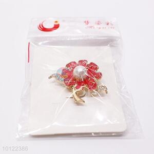 Pretty Flower Shaped Alloy Brooch Pin with Pearl