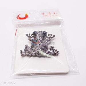 Frog Shaped Brooch Pin with Cheap Price