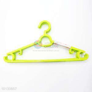 Wholesale Cheap Green Plastic Non-Slip Clothes Hanger