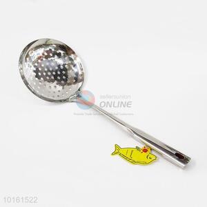 Popular Kitchen Utensils Stainless Steel Leakage Ladle with Long Handle