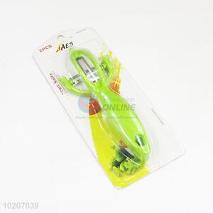 Green plastic fruit planing/peeler