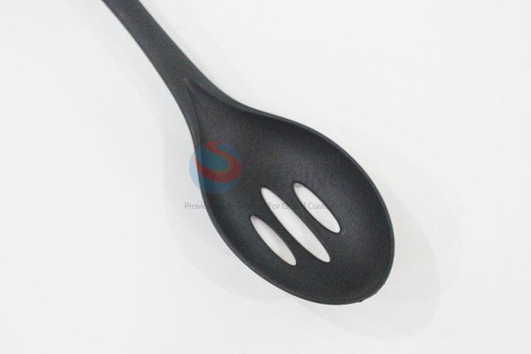Hot sale black plastic leakage ladle/cooking tools