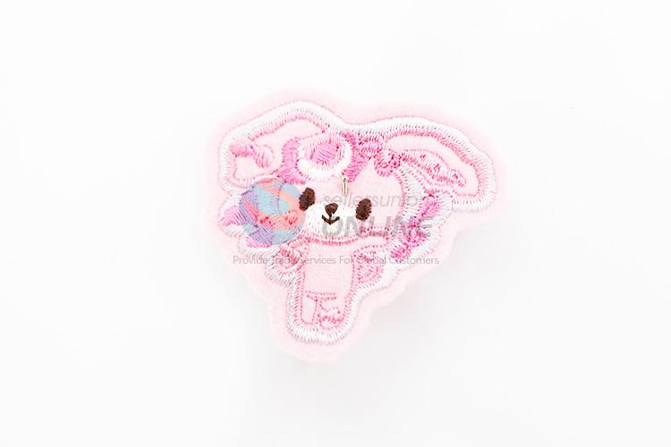 Cute new arrival popular embroidery badge brooch