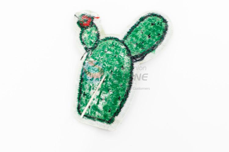 China manufacturer cactus shape embroidery badge brooch