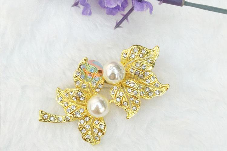 Pretty Cute Rhinestone Brooch Pin with Pearls