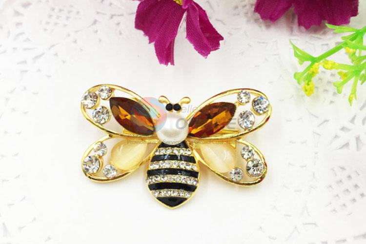 Fancy Crystal Brooch Metal Breastpin in Bee Shape