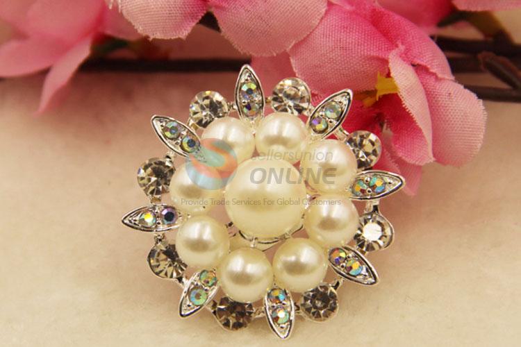 Popular Flower Shaped Alloy Brooch with Pearls for Sale