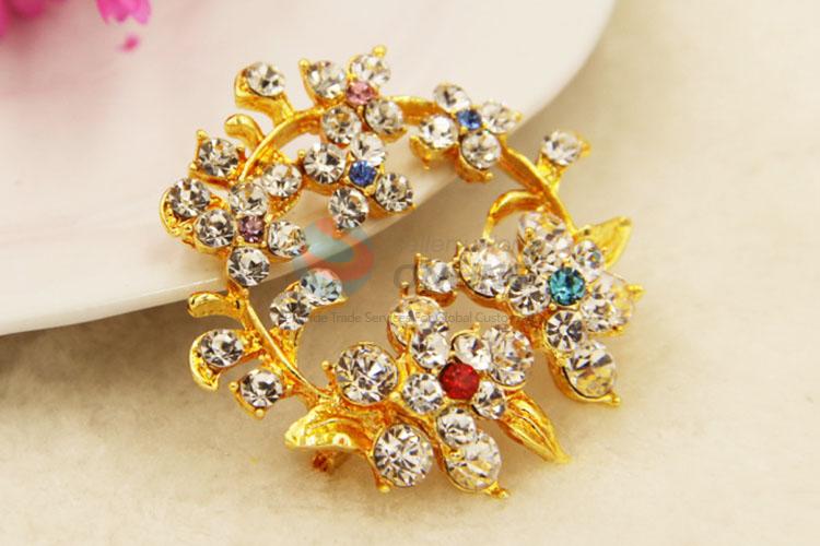China Factory Rhinestone Paved Alloy Brooch for Clothes