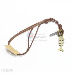 China Factory Cowhide Sweater Necklace with Fishbone Pendant