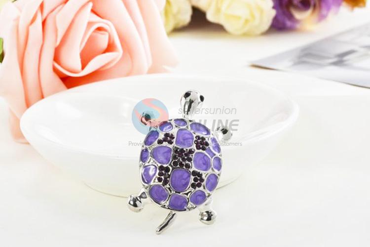 Low price new arrival tortoise brooch