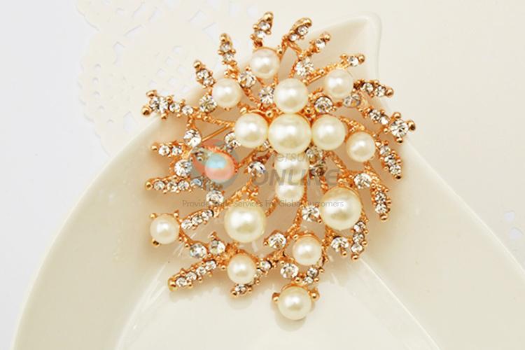 Delicate fashion custom pearl brooch