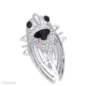 Competitive price good quality cicada brooch