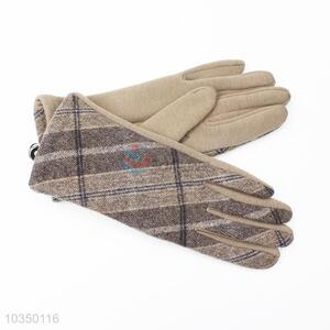 Delicate design good quality women winter warm plaid gloves
