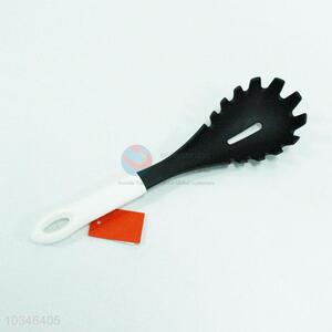 Nylong Leakage Shovel with Cofortable Handle