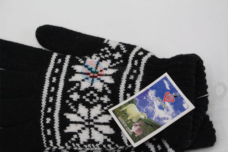 Customized knitted gloves