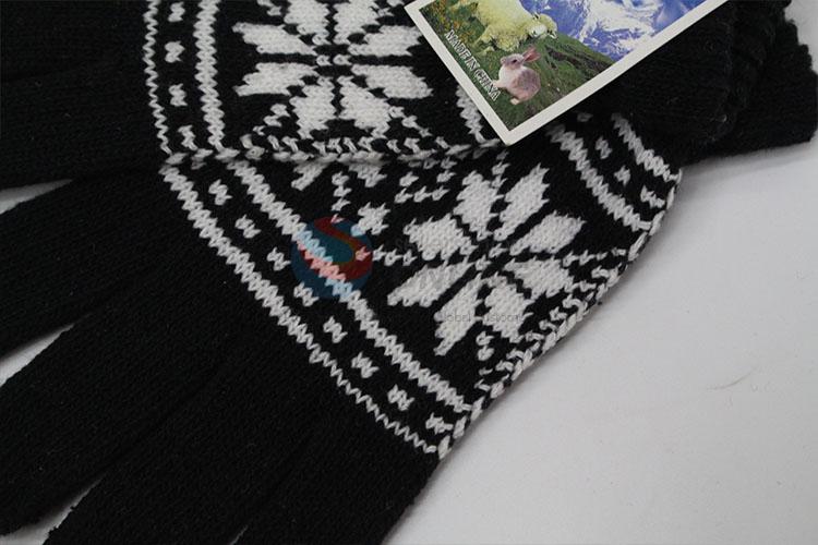 Customized knitted gloves