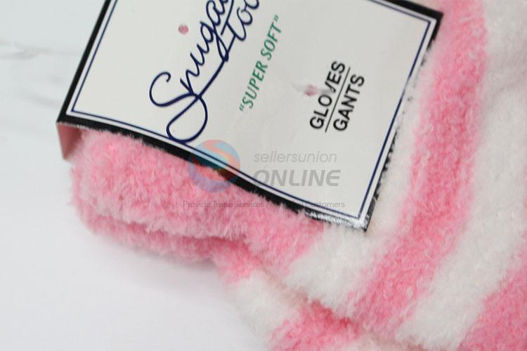 Comfortable pink knitted gloves