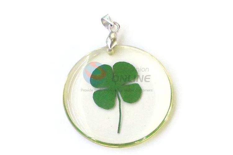 Popular Four-Leaf Clover Pendant With Gold Chain