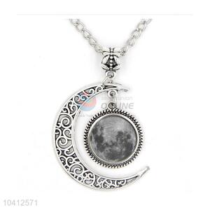 OEM Custom Moon Shape Sweater Chain Necklace with Good Quality