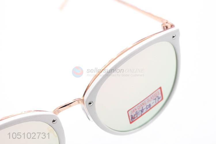 China Manufacturer Fashion Sunglasses Outdoor Glasses