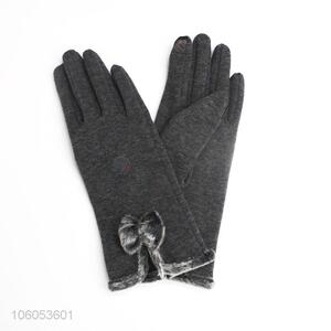 Fashion Design Windproof Gloves With Velvet Lining