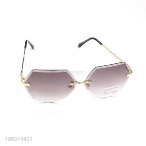 Hot Sale Outdoor Sun Glasses Holiday Sunglasses