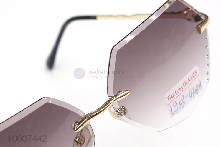 Hot Sale Outdoor Sun Glasses Holiday Sunglasses