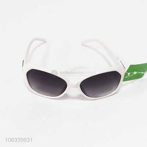 Popular Leisure Sunglasses With White Frame