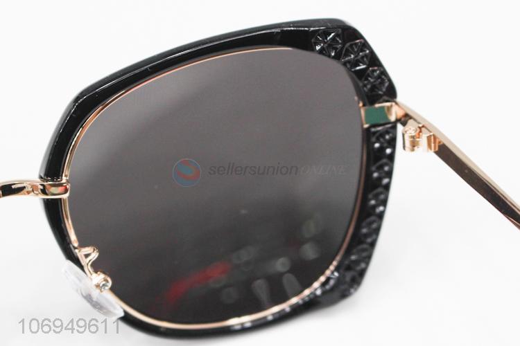 Factory wholesale light custom logo sunglasses fashion eyewear
